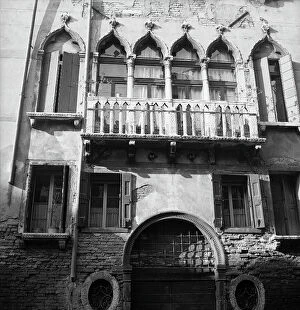 Images Dated 4th May 2010: The facade of a Venetian building