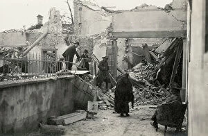 Images Dated 7th April 2010: First World War: buildings destroyed by the bombings at Padua