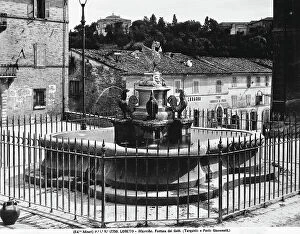 Images Dated 23rd April 2012: Fontana dei Galli, with decoration in bronze by brothers Tarquinio and Pietro Paolo Jacometti