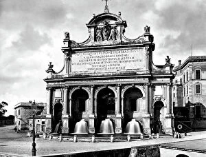 Images Dated 27th November 2007: The fountain of Acqua Paola, Rome, erected for Paul V by Giovanni Vasanzio in collaboration with