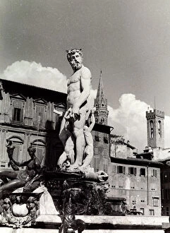 Images Dated 11th April 2011: The Fountain of Neptune, called il Biancone, in Piazza della Signoria, Florence