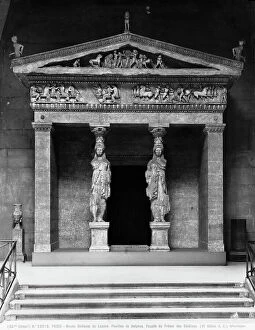 Images Dated 2nd March 2009: Frieze and East Pediment of the Treasure of Sifni, rebuilt in the Hall of Sifni in the Musuem of