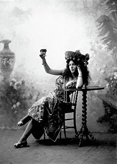 Images Dated 15th November 2011: Full-length portrait of a dancer from the Maresca Company, in oriental style stage costume