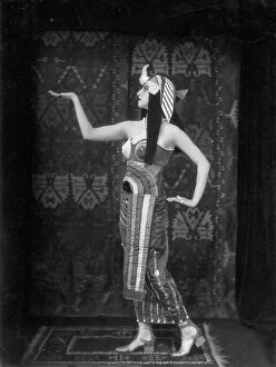 Images Dated 6th October 2006: Full-length portrait of a young woman as Cleopatra. She is posing in the studio, in profile