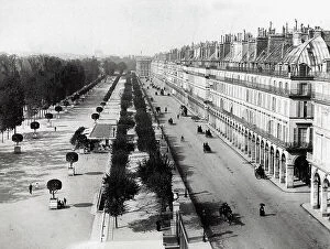 Images Dated 29th March 2011: The garden and Palace delle Tuileries, with Rue de Rivoli, in Paris