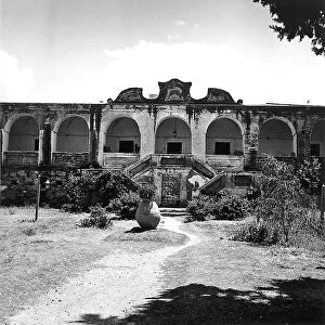 Images Dated 10th November 2011: Garden and portico of an old house in Salta, Argentina