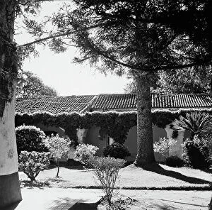 Images Dated 10th November 2011: Garden with a portico in Salta, Argentina