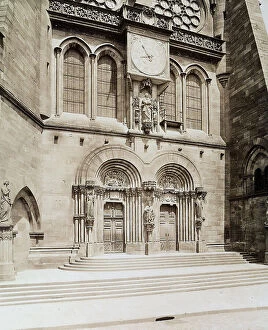 Images Dated 29th March 2011: Geminous portal of the clock, on the right transept of the Cathedral of Notre-Dame in Strasbourg