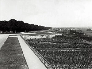 Images Dated 29th March 2011: The great terrace of the city of Saint-Germain-en-Laye, near Paris