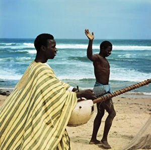Images Dated 31st March 2010: A griot or story-teller, accompanying a fisherman's song with his intrument. Gore Island. Senegal