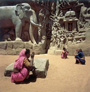 Images Dated 31st May 2007: Group portrait in prayer in front of a large bas-relief in stone featuring The Penance of Arjuna