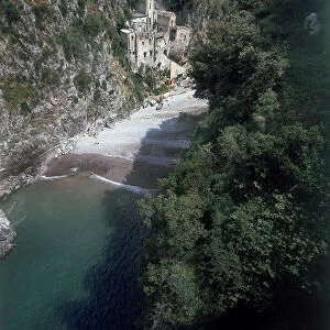 Images Dated 10th July 2007: A gully on the Amalfi peninsula