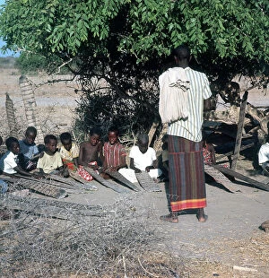 Images Dated 17th November 2009: Gurmumeshi: a school of the Koran outside under a tree, in the savannah