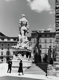 Images Dated 20th March 2009: Hercules and Cacus and a copy of Michaelangelo's David in front of the Palazzo Vecchio, Florence