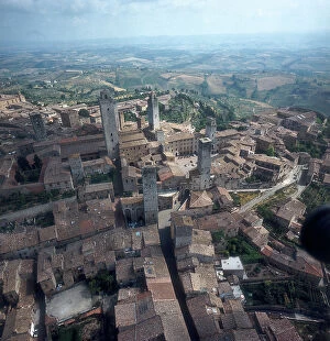Images Dated 22nd December 2006: The historic center of San Gimignano