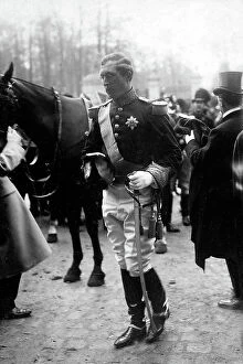 Images Dated 20th December 2007: H.M. Albert I of Saxony - Cobourg, King of Belgium, is portrayed near to his horse
