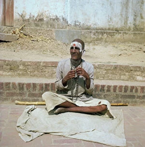 Images Dated 30th May 2007: Holy man praying in a yoga position