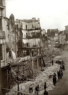 Images Dated 20th December 2007: The image shows the effects of German bombardments on the city of Antwerp