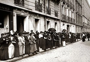 Images Dated 19th March 2009: The image shows many people in a line in front of the offices of the savings bank in Rue Bounit