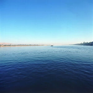 Images Dated 29th September 2011: The immensity of the Nile in Upper Egypt