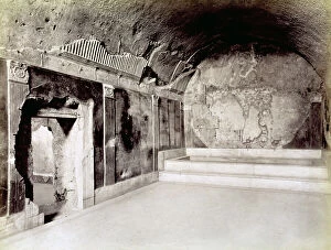 Images Dated 11th April 2005: Interior of the calidarium of the Forum baths in Pompeii: along the back wall there is the Labrum
