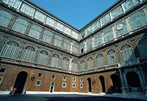 Images Dated 11th December 2009: Interior courtyard
