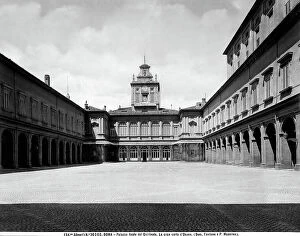 Images Dated 5th February 2010: Interior courtyard of Palazzo del Quirinale, Rome The left wing of the portico is by Domenico