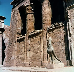 Images Dated 30th November 2009: Detail of the interior courtyard of the Temple of Hathor at Dendera, Upper Egypt