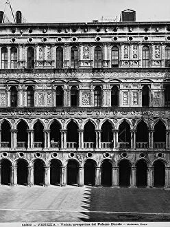 Images Dated 26th May 2010: Internal loggiato of the Ducal Palace facing the courtyard, Venice