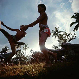 Images Dated 25th July 2011: Island of Sulawesi (Celebes), Ethnic group toraja: fight ritual of young people