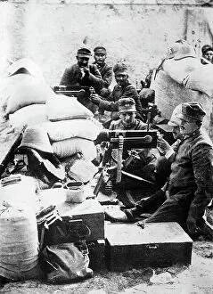 Images Dated 17th June 2011: Italian soldiers with machine-guns, positioned behind sacks of sand of an outpost