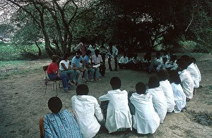 Images Dated 12th November 2009: Jalalaxi: Ogaden refugee camp (Italian doctors taking care of the sick)