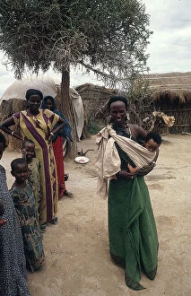 Images Dated 10th November 2009: Jalalaxi: women in the Ogaden refugee camp, eating and sleeping