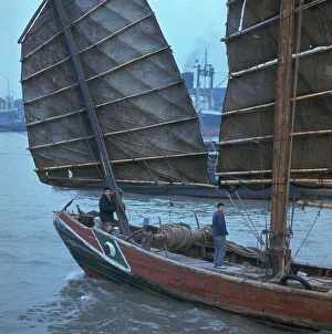 Images Dated 18th July 2008: Junks on the Yangts river, Shanghai 1974