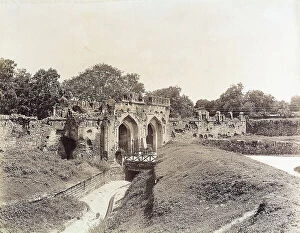 Images Dated 30th November 2011: Kashmiri Gate, ancient entrance to the city of Delhi, India