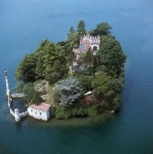 Images Dated 22nd November 2006: Lake Iseo: Island of Loreto and the villa there