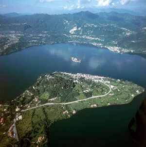 Images Dated 23rd November 2006: Lake Orta and the small island of San Giulio