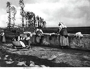 Images Dated 8th February 2011: Laundresses washing clothes in the area of Via Tuscolana in Rome