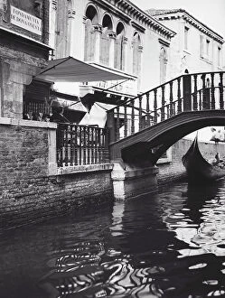Images Dated 6th June 2003: A little bridge over a canal, in Venice