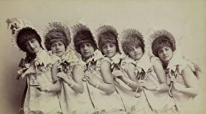 Images Dated 2nd February 2009: Little girls with hats and umbrellas
