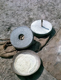 Images Dated 17th November 2009: Lower Juba. In a village an old grindstone for corn, the stone still working