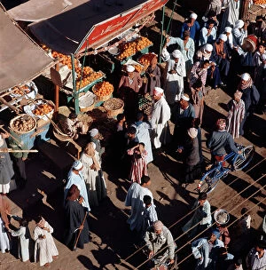 Images Dated 21st December 2011: Luxor. The market stalls
