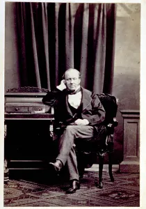 Ritratto di uomo seduto