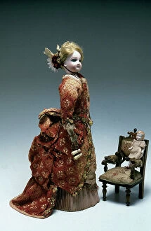 Images Dated 19th September 2011: Mannequin doll of late Nineteenth century French make, wearing an elegant dress in the style of