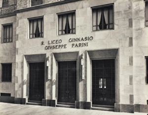 Fassade des Königlichen Gymnasiums und Liceo Giuseppe Parini