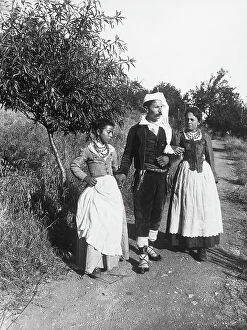 Images Dated 22nd November 2007: A mnn and two women in traditional Sicilian dress, on a coutry road