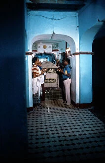 Images Dated 2nd November 2009: Mogadishu. Sheik-Sufi Mosque. Inside, with people at prayer