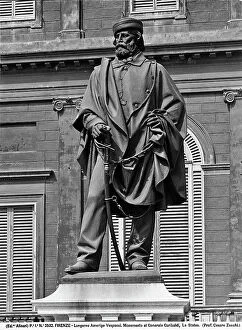 Images Dated 16th March 2011: Monument to Giuseppe Garibaldi, by Cesare Zocchi, located on the Lungarno Vespucci, Florence
