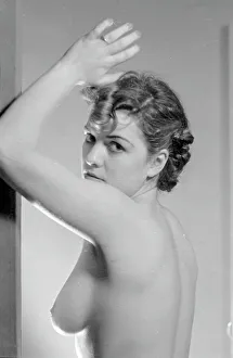 Modèle nue en pose