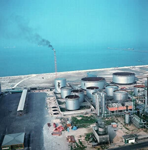 Images Dated 23rd January 2007: Oil industry in the port of Ancona